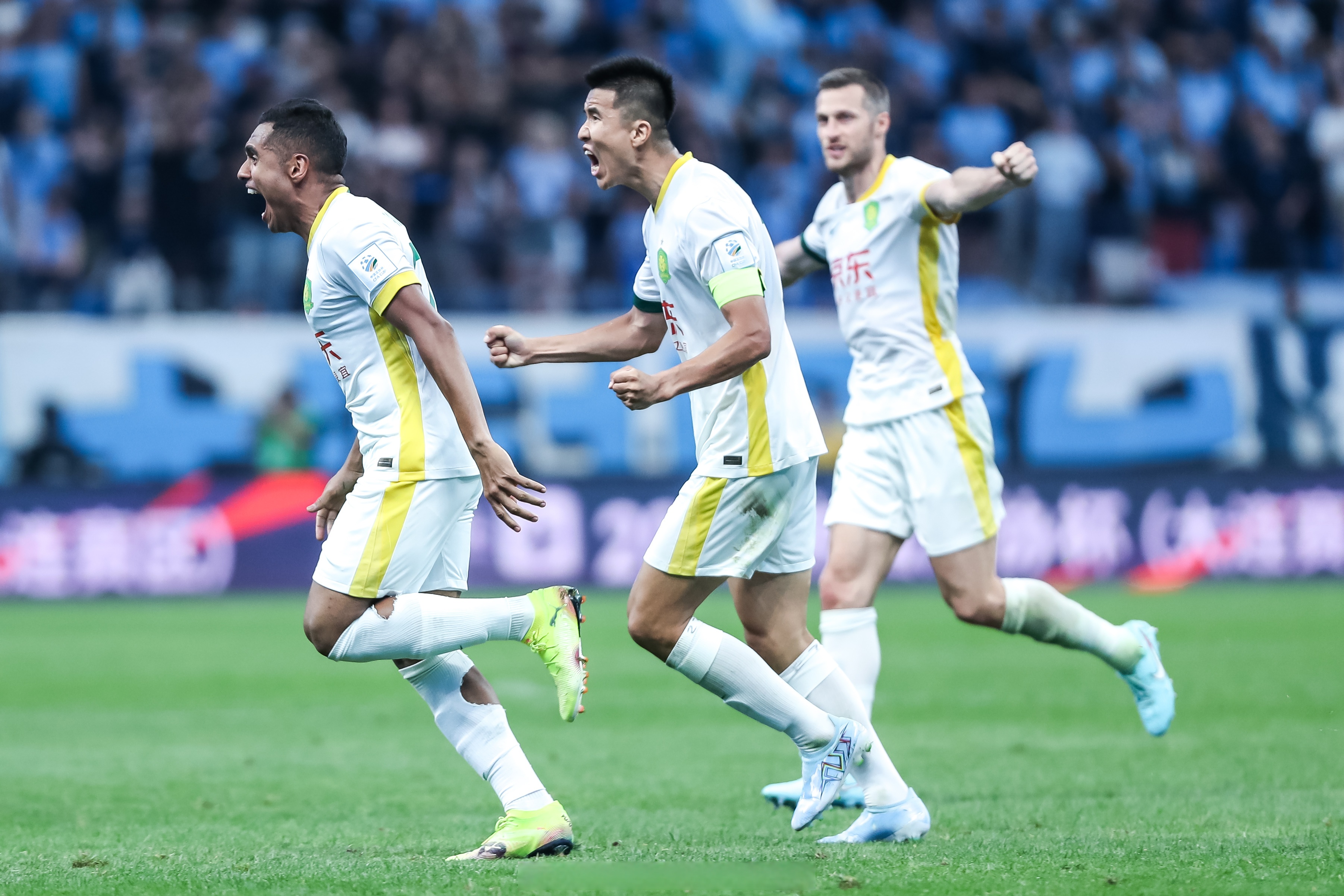 ayx爱游戏电竞-包含上海海港加时末段绝杀压哨C罗在掘金比赛中状态火爆，法甲转会期走向成谜瞬间刷屏的词条